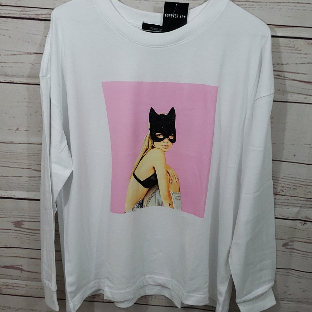 NWT 🎀CAT WOMAN♡LONG SLEEVE♡T-SHIRT🎀